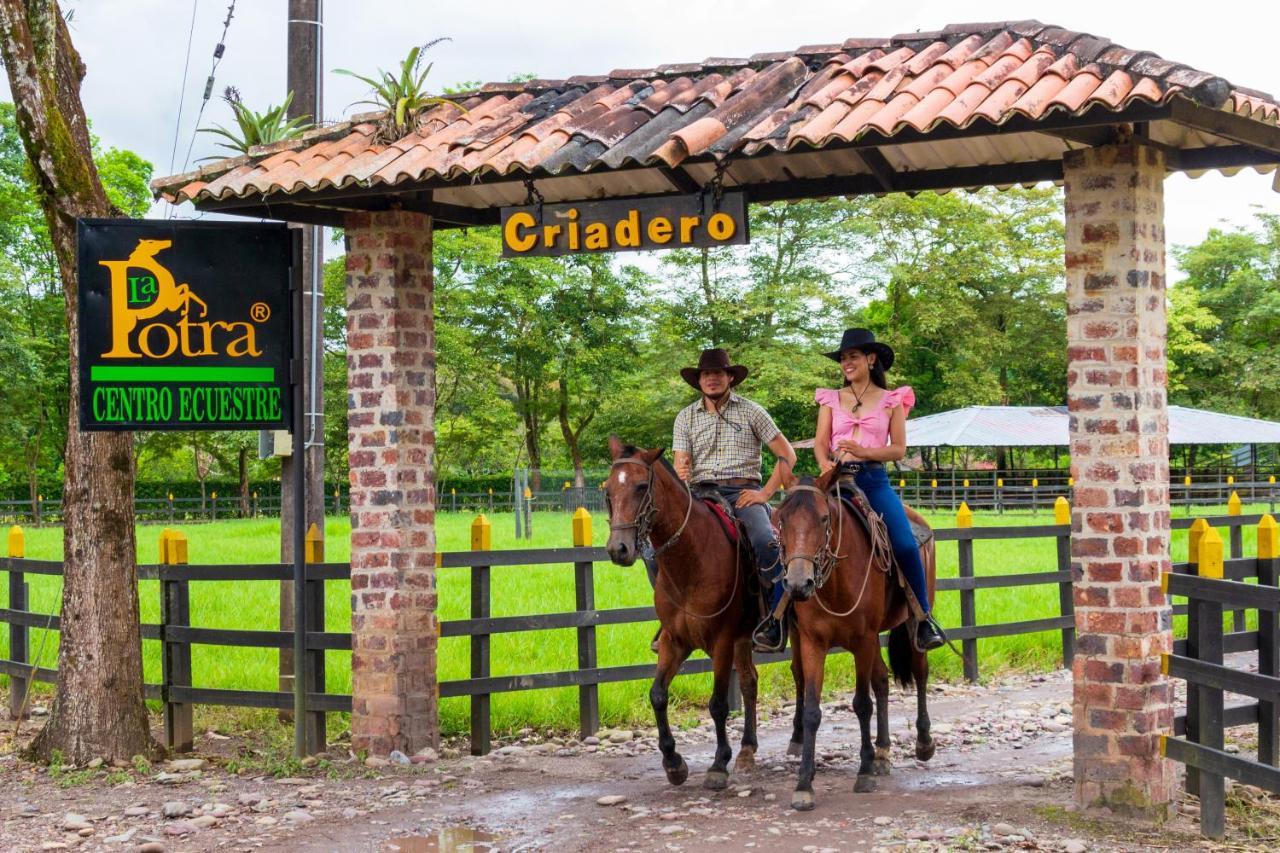 Hotel Campestre La Potra Apiay Ngoại thất bức ảnh